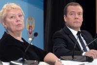 Медведев опять оценил зарплаты, заявив, что учителя в России зарабатывают "прилично"