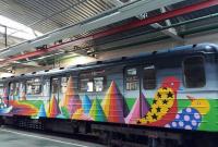 В киевском метро появился второй "радужный" поезд, разрисованный испанским художником