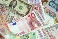 НБУ на 23 августа ослабил курс гривны к доллару до 25,29