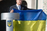 Порошенко поздравил украинцев с Днем Государственного Флага (видео)