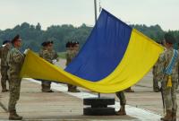 Сегодня во всех воинских частях Украины подняли Государственный флаг