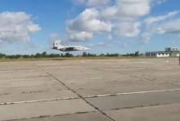 Украинский военный самолет поразил соцсети сверхмастерским полетом (видео)