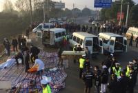 В Китае автобус упал в озеро, 18 погибших