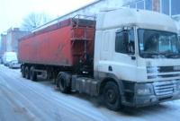 Водители львовских мусоровозов нелегально скидывали отходы в Полтавской области