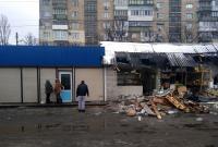 В Киеве неизвестные в масках снесли бульдозерами киоски на рынке Юность - фото