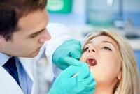 Почему желтеют зубы: стоматологи назвали главную причину