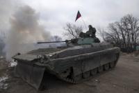 Боевики стреляли из бронетехники в районе Докучаевска