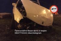 ДТП в Киеве: авто врезалось в бетонный блок