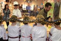 В Черкассах установили рекорд по плетению самой длинной единой косы