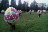 В Ровно установили 35 гигантских пасхальных яиц
