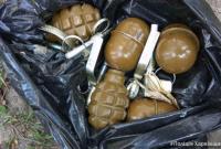 В Харьковской области возле школы у мужчины в военной форме изъяли пять гранат