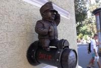 В Одессе полиция отыскала похищенную мини-скульптуру солдату Швейку