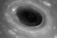 Зонд Cassini сфотографировал ураган на Сатурне