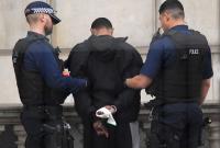 Лондон: полиция задержала пятерых подозреваемых в терроризме, ранена девушка