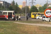 Смертельное ДТП в Киеве: пешеход попал под трамвай
