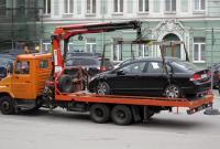 В Киеве преступник угнал авто с помощью эвакуатора