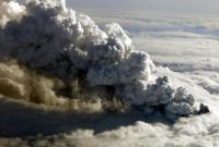По меньшей мере 10 туристов пострадали из-за извержения вулкана в Индонезии
