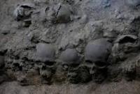 В центре Мехико раскопали ацтекскую башню из сотен черепов (видео)