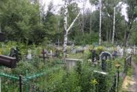 Женщина в Харьковской области умерла на могильном заборе