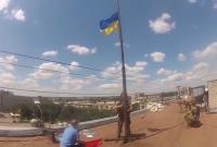 Поднятие украинского флага над освобожденным Славянском (видео)