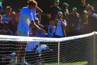 Не смирился с фиаско: российский теннисист швырнул арбитру деньги (видео)
