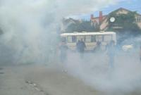 Одесские активисты на стройплощадке устроили драку с дымовыми шашками