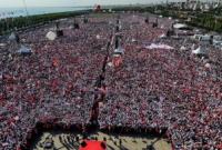 На акцию протеста в Стамбуле вышли десятки тысяч людей