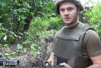 Воины ВСУ об обстрелах у Станицы Луганской: «Работают снайпер в паре с пулеметчиком» (видео)