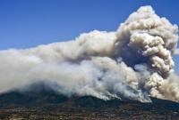 В Италии на склонах Везувия полыхают лесные пожары (видео)