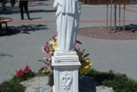 Вандалы во Львове повредили скульптуру Божьей Матери