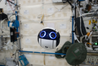 Японцы испытали в космосе робота-фотографа