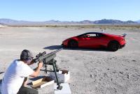 Блогер расстрелял арбузы сквозь Lamborghini (видео)