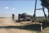 В сети показали, как Россия перебрасывает оружие и технику к границе с Украиной (видео)