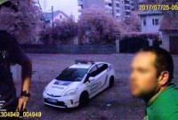 "Стоять, мусора!": пьяный депутат Яремчанского горсовета крыл матом патрульных, бегал по дороге и пытался ударить прохожего