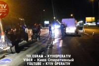 Микроавтобус врезался в авто дорожной службы в Киеве