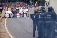 Протесты в Венесуэле: погиб минимум один человек, сотни раненых (видео)