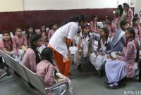 В Индии около 200 школьниц попали в больницу из-за утечки газа