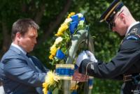 П.Климкин положил сине-желтый венок к мемориалу Неизвестного солдата в Вашингтоне