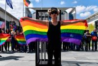 Люди в Берлине вышли поддержать гомосексуалистов из Чечни