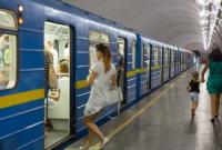 В киевском метро человек оказался на путях: движение поездов было приостановлено
