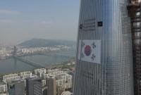 Альпинистка покорила самое высокое здание в Южной Корее без спецснаряжения