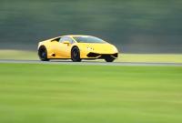 Lamborghini Huracan разгоняется до 400 км/ч за 800 метров (видео)
