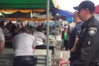 В Харькове боец спецподразделения полиции открыл стрельбу на рынке (видео)