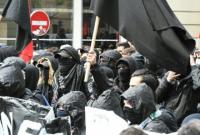 В Париже на демонстрации в полицейских бросили "коктейли Молотова"