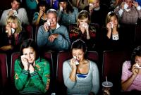 Посетитель кинотеатра в Германии перцовым баллончиком открыл пиво. 200 человек выбежали из зала в слезах