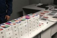 В одесском аэропорту пограничники изъяли почти полсотни iPhone X