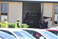 В Австралии автомобиль въехал в здание начальной школы, есть погибшие