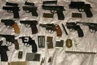 В Новомосковске полиция обнаружила склад оружия в квартире
