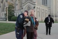 В Вашингтоне полиция задержала украинку, протестовавшую из-за концерта прокремлевских музыкантов