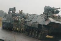 В столице Зимбабве армия захватила государственную телерадиокомпанию, прогремели взрывы